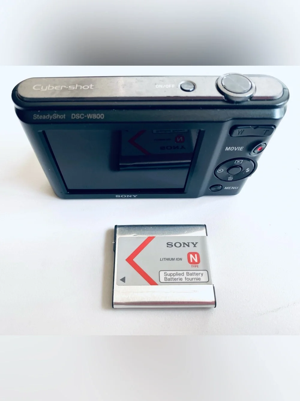 Sony CyberShot DSC-W800 Compact Digital Camera in Black with LCD Screen Broken